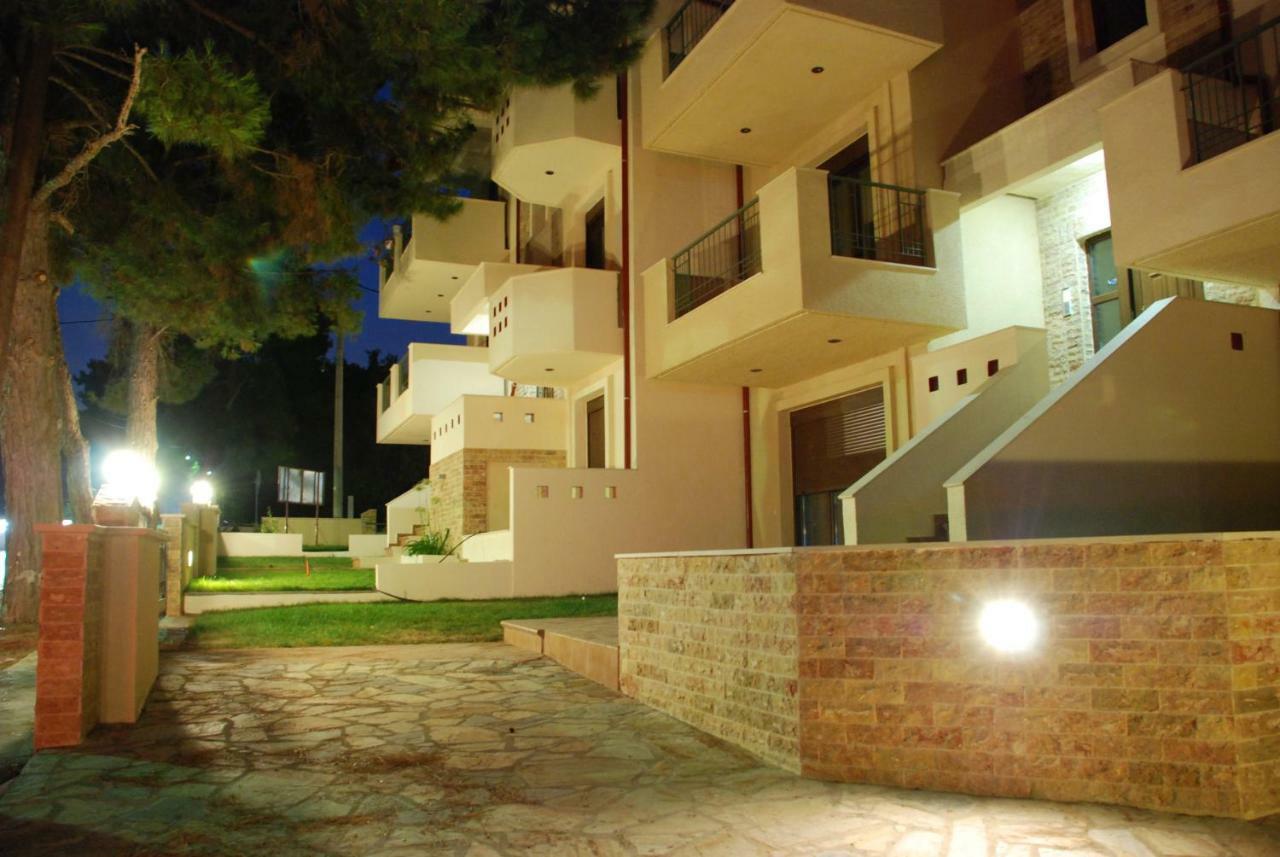 Alexandros Maisonettes Nea Moudania Bagian luar foto