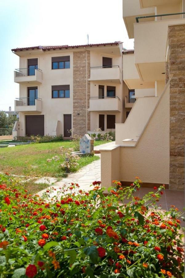 Alexandros Maisonettes Nea Moudania Bagian luar foto