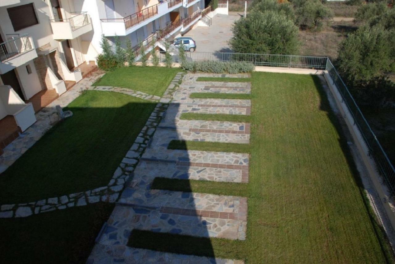 Alexandros Maisonettes Nea Moudania Bagian luar foto